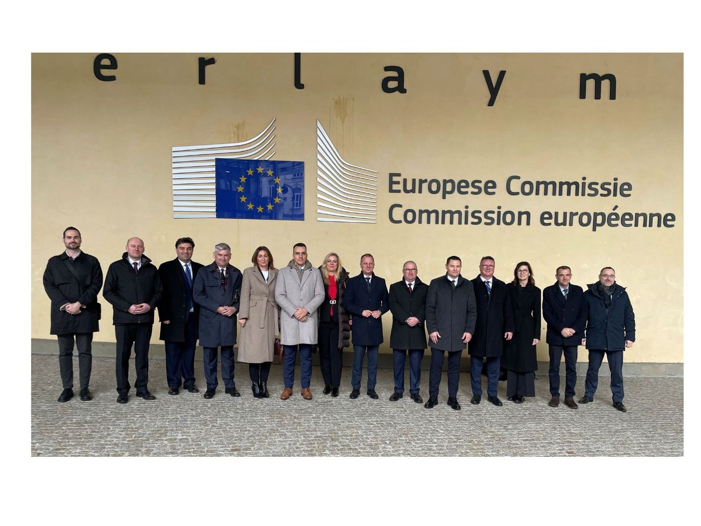 Dizajn Bez Naslova 21