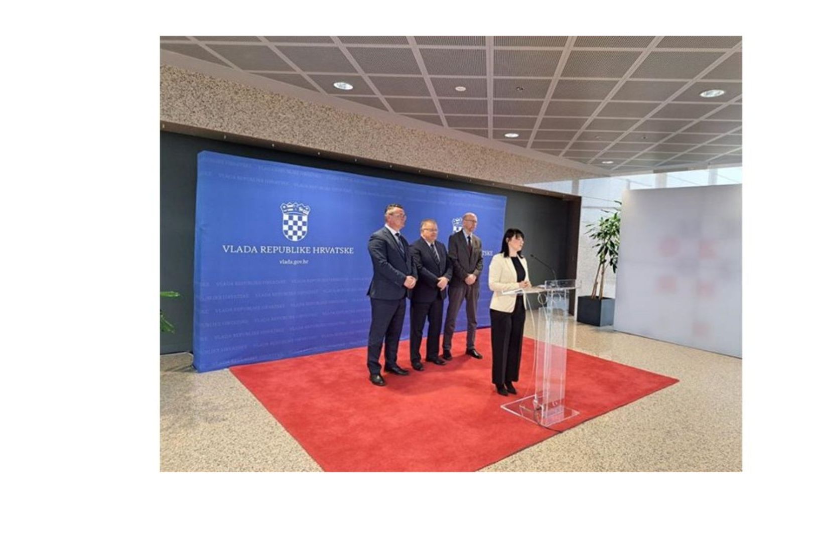 Dizajn Bez Naslova 20