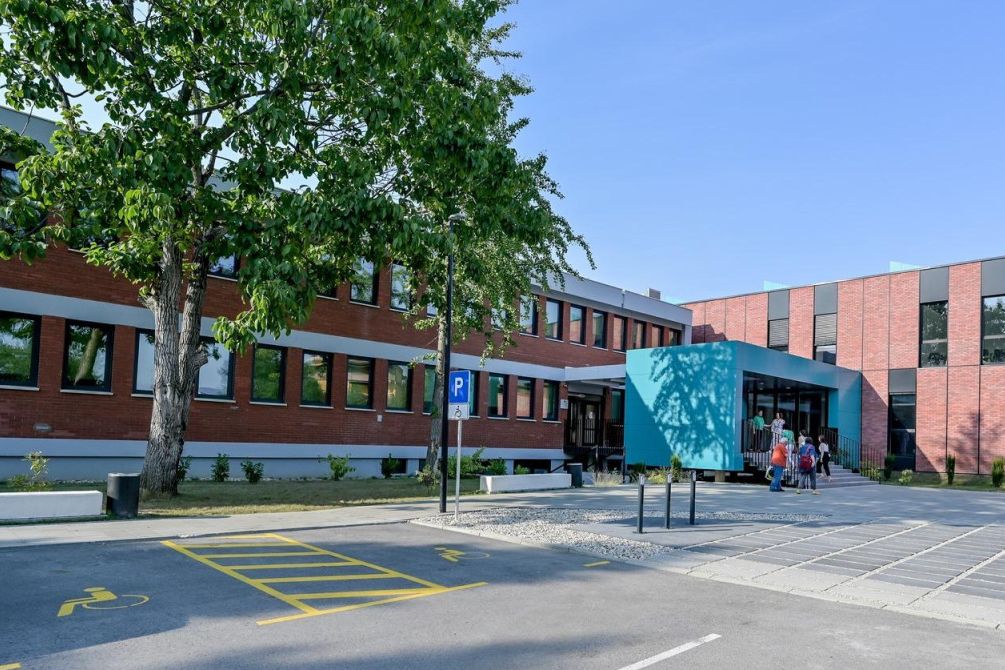 F 37351301 1280