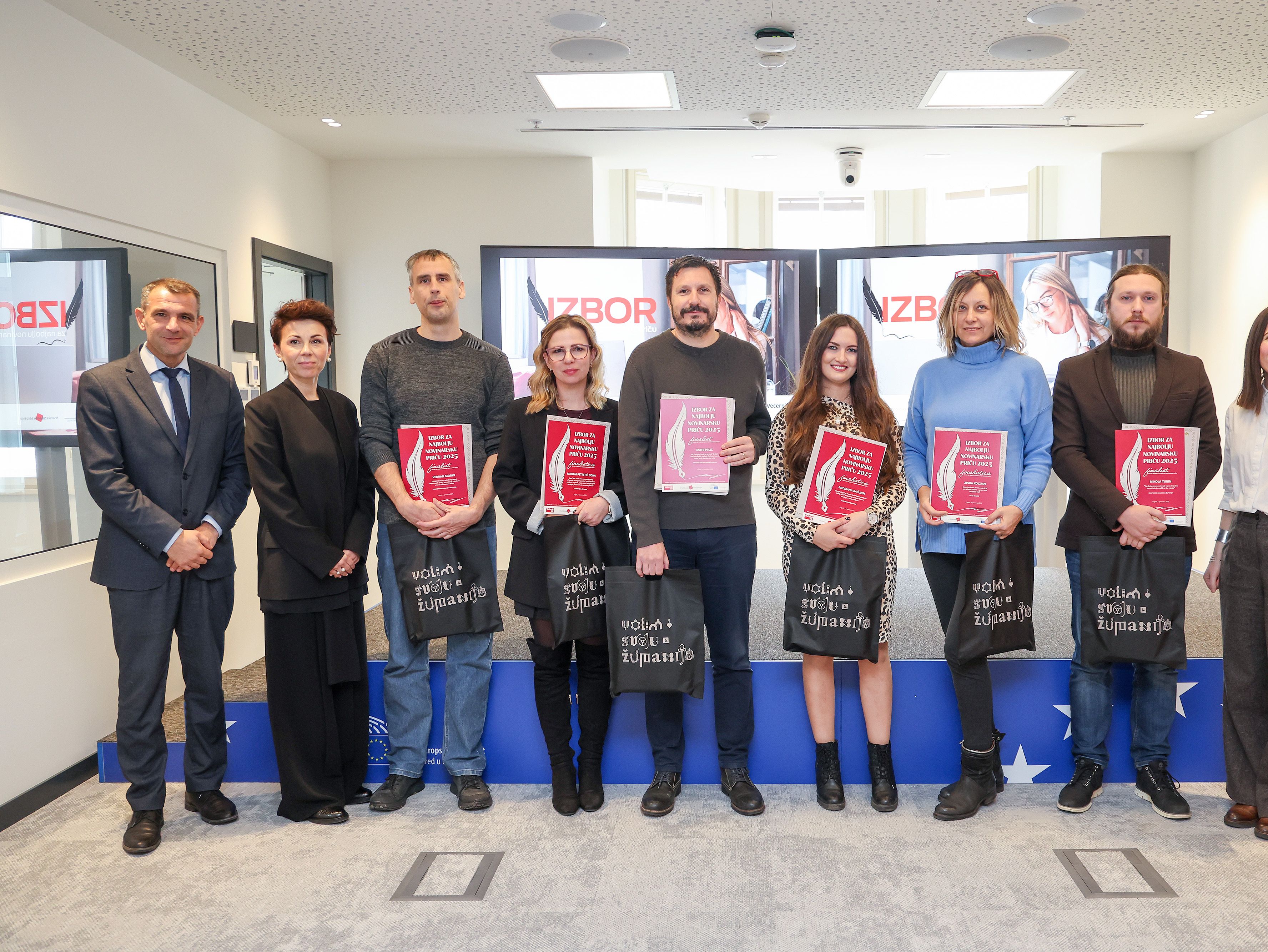 Pxl 011225 142762494