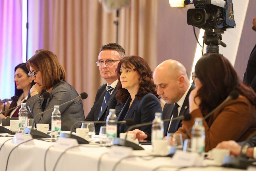 117f0a66e2aa6dd0c5fe7a65a94b5f81 L